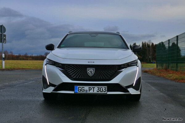 Peugeot 308 SW Blue HDI Front