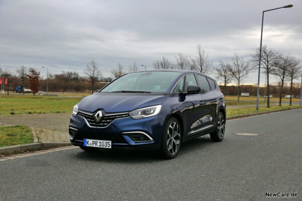Renault Grand Scenic schräg vorn links