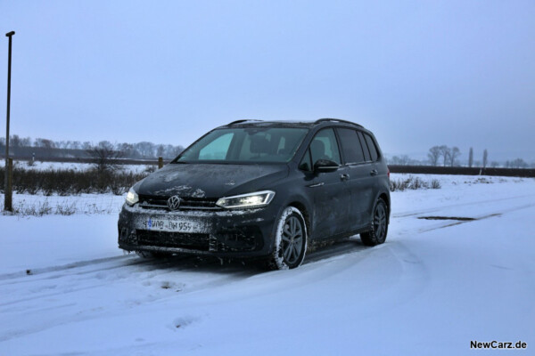 VW Touran Faceliftschräg vorne links