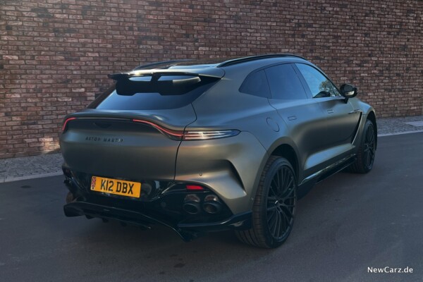 Aston Martin DBX707 Seite