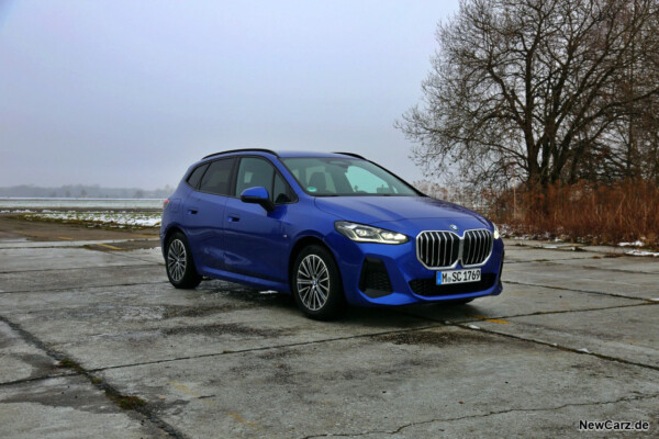 BMW 223d xDrive Active Tourer schräg vorne rechts