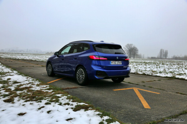 BMW 223d xDrive Active Tourer schräg hinten links