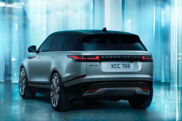 Range Rover Velar 2024 schräg hinten links