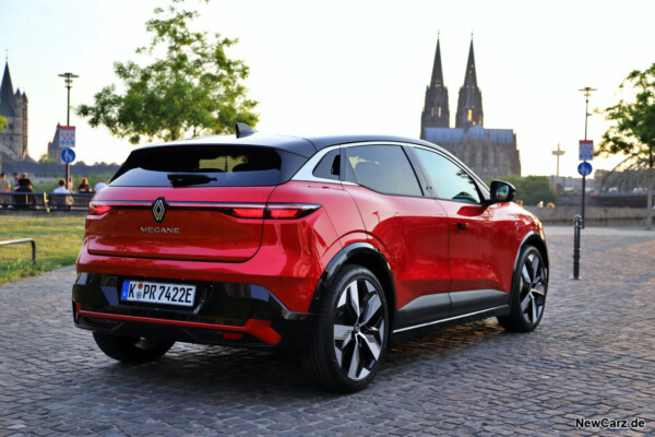 Renault Megane E-Tech Electric schräg hinten