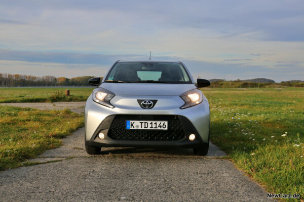 Toyota AYGO X Front