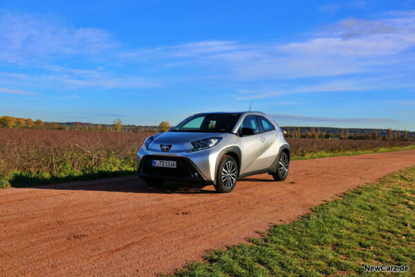 Toyota AYGO X schräg vorne links