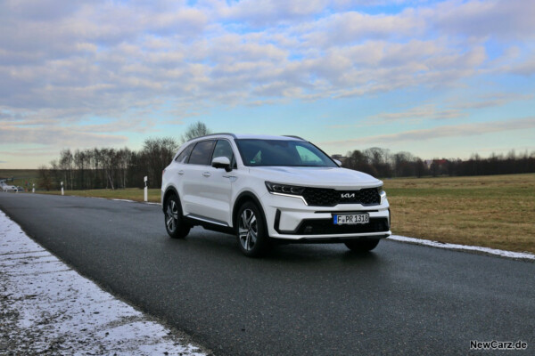 Kia Sorento Hybrid schräg vorne rechts