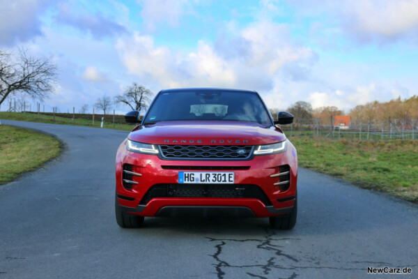 Range Rover Evoque P300e Front