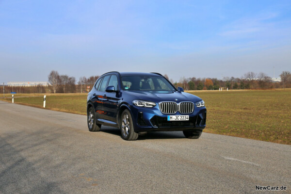 BMW X3 xDrive 30d schräg vorne rechts