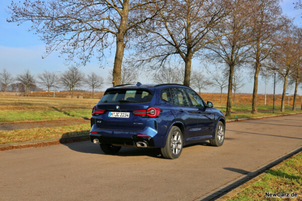 BMW X3 xDrive 30d schräg hinten rechts