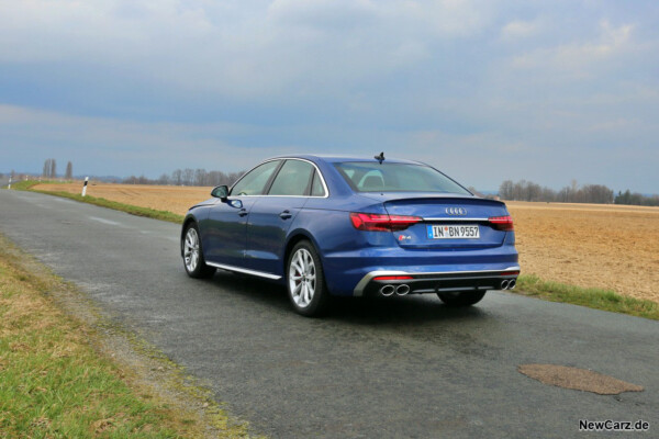 Audi S4 V6 TDI schräg hinten links