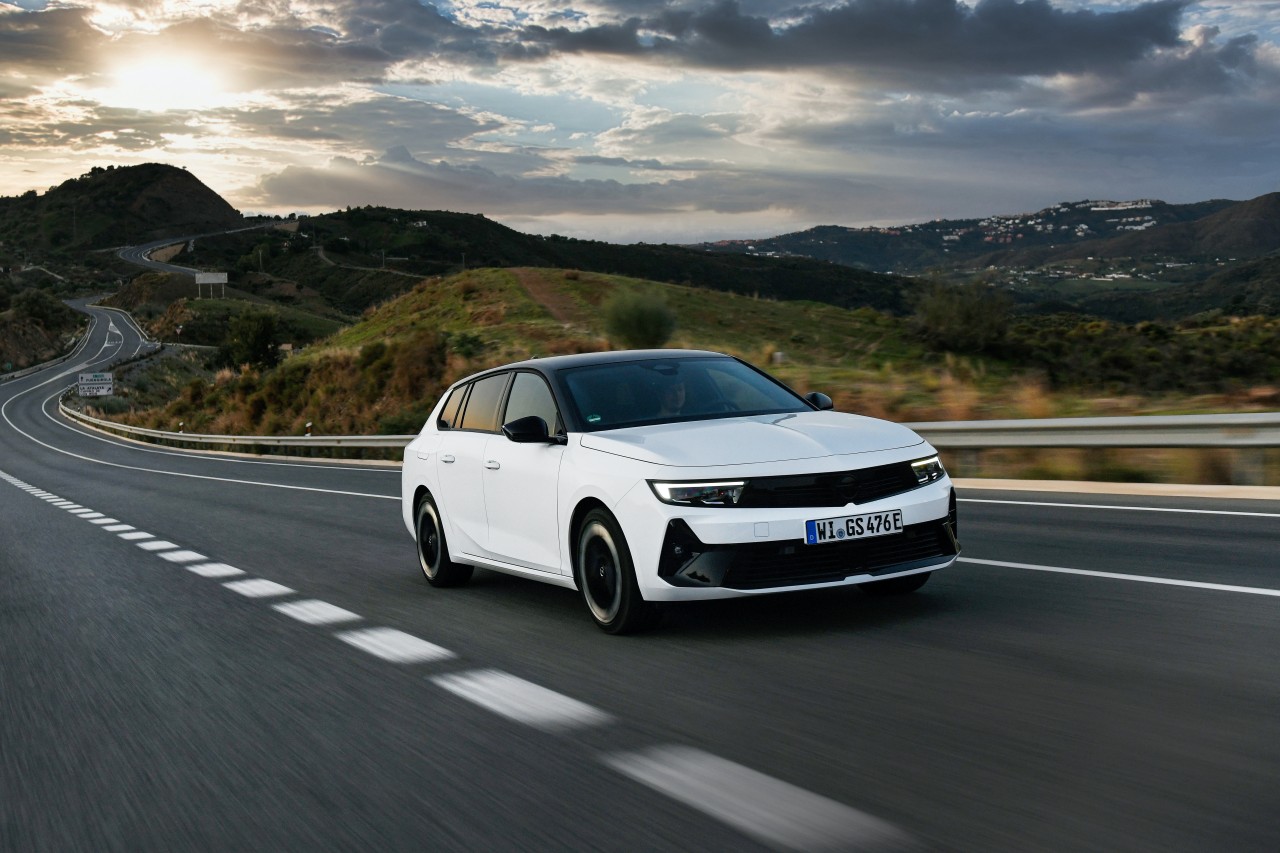 Opel-Astra-Sports-Tourer-GSe-Bestellb-cher-sind-ge-ffnet