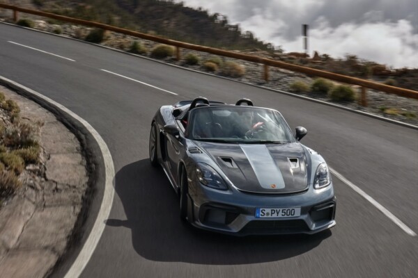 Porsche 718 Spyder RS on track