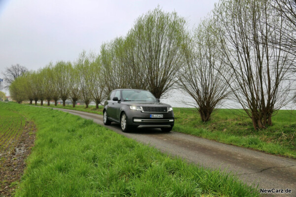 Range Rover D350 schräg vorne rechts