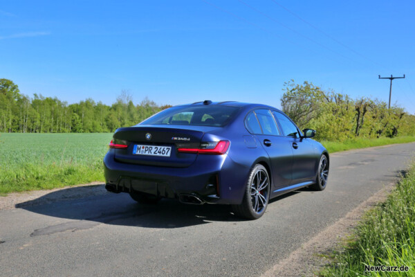 BMW M340d xDrive schräg hinten rechts