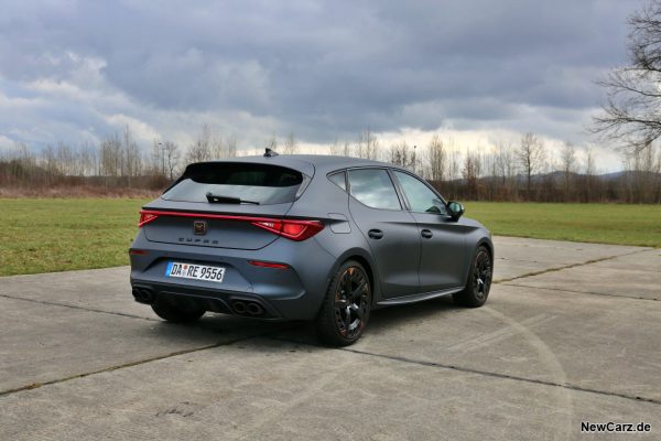 Cupra Leon VZ schräg hinten rechts