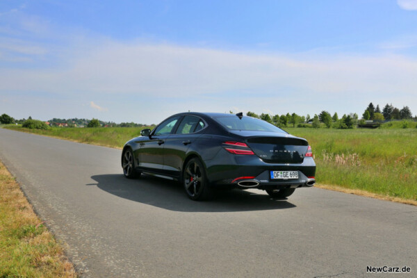 Genesis G70 schräg hinten links