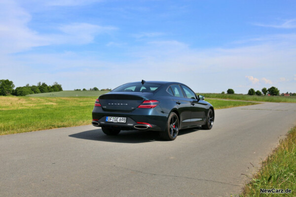 Genesis G70 schräg hinten rechts