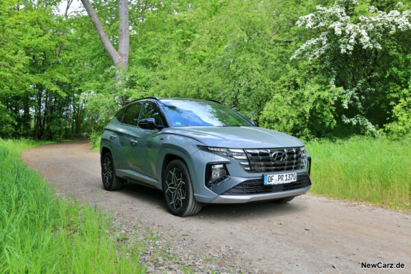 Hyundai Tucson HEV schräg vorne rechts