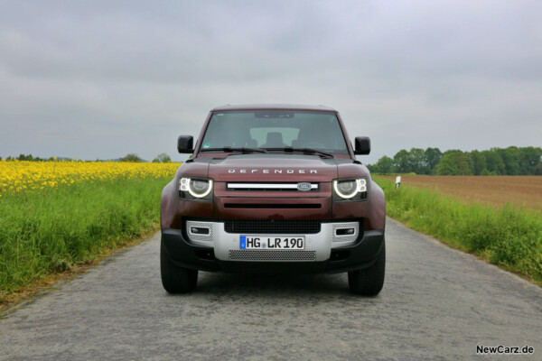 Land Rover Defender 130 Front