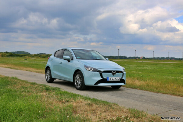 Mazda2 Facelift schräg vorne rechts