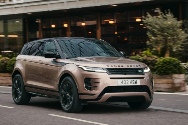 Range Rover Evoque 2024 onroad