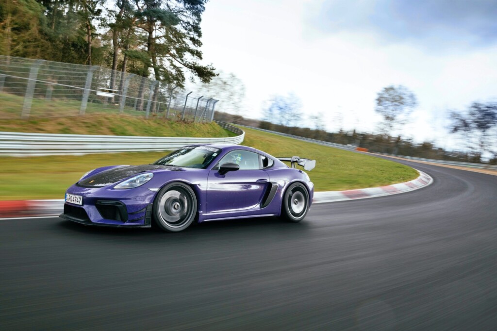 Cayman GT4 RS on Track