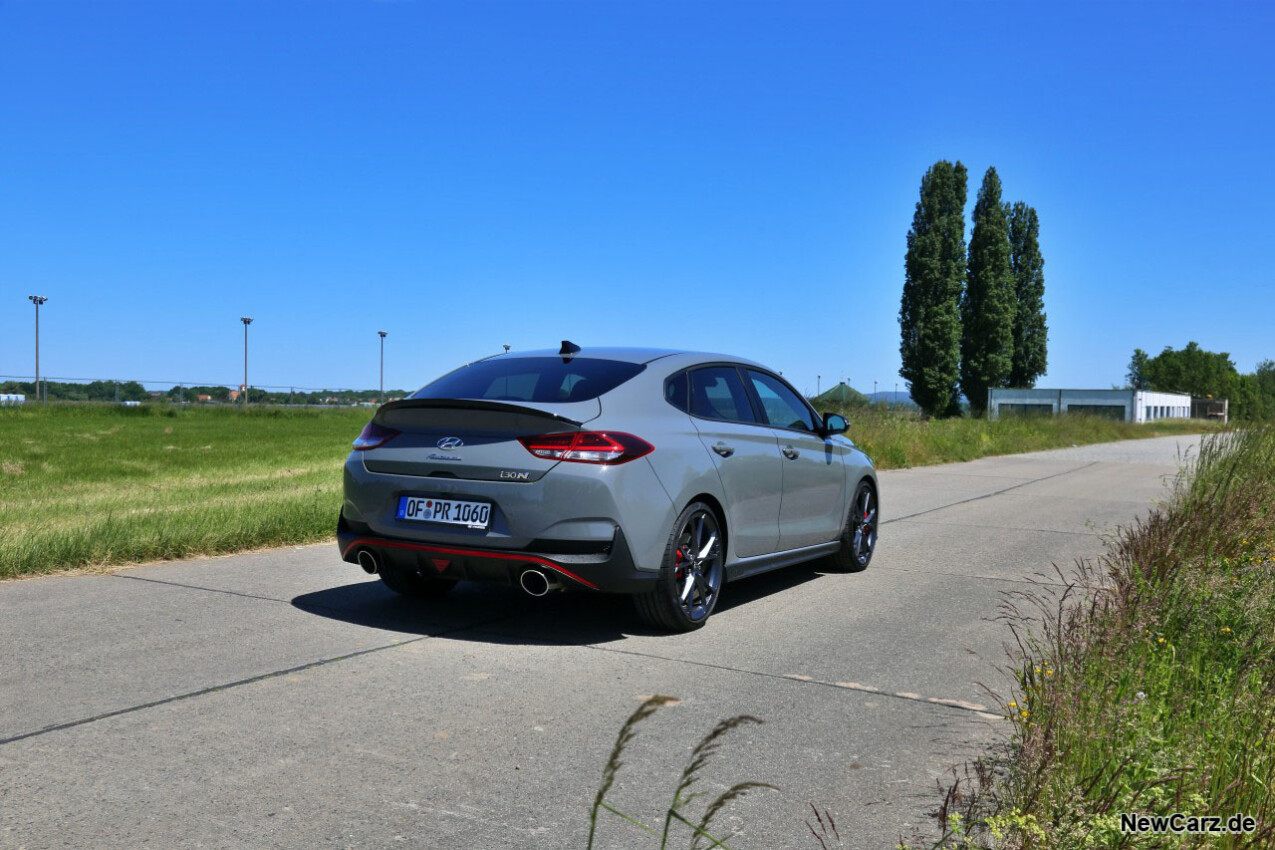 Hyundai i30 Fastback N Performance schräg hinten rechts