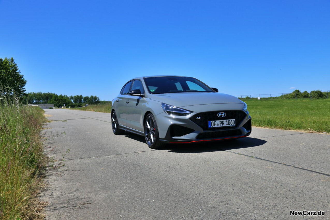 Hyundai i30 Fastback N Performance schräg vorne rechts