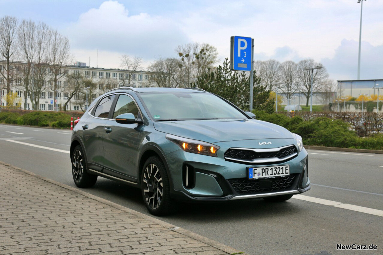 Kia XCeed PHEV schräg vorne rechts