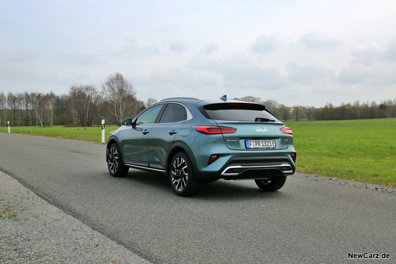 Kia XCeed PHEV schräg hinten links