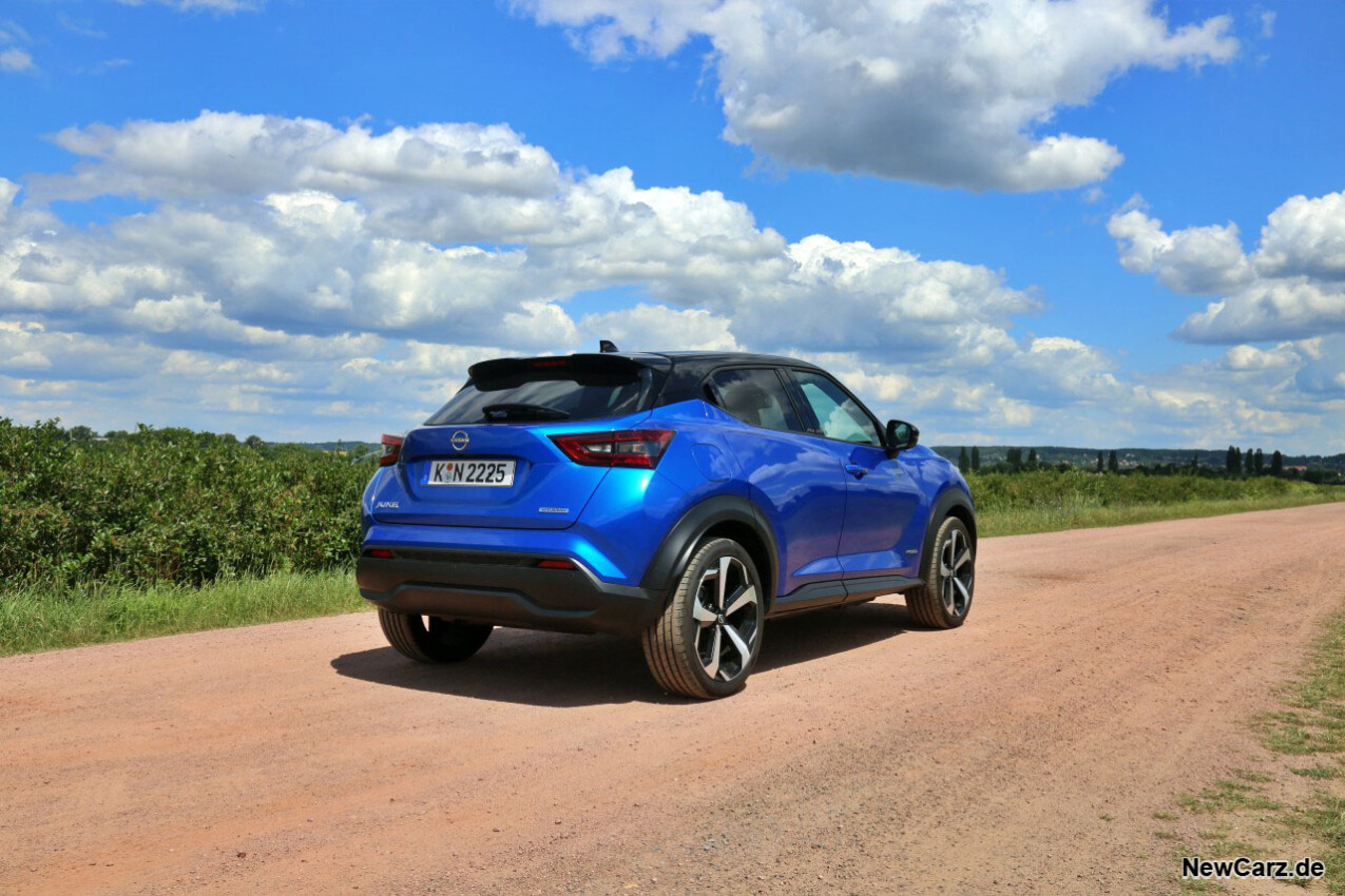 Nissan Juke Hybrid schräg hinten rechts