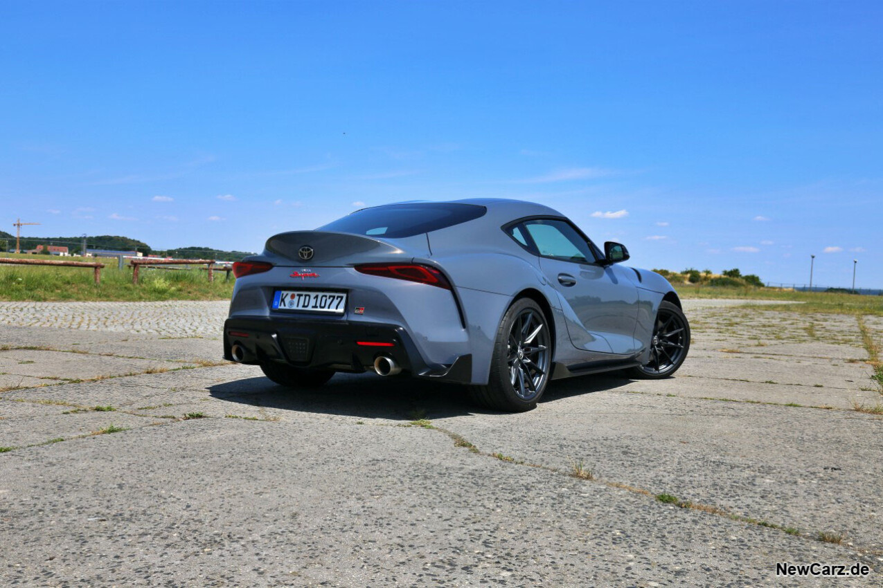 Toyota GR Supra 3.0 schräg hinten rechts