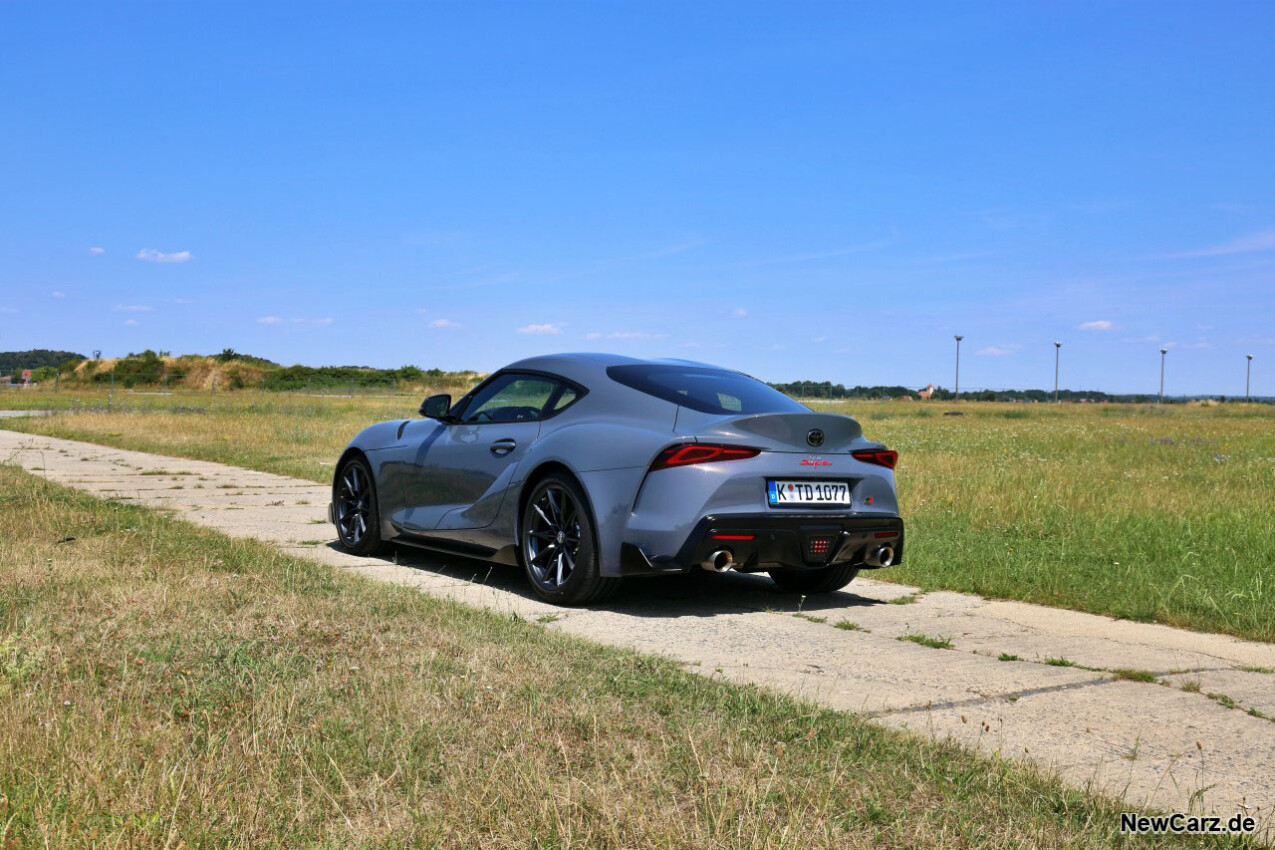 Toyota GR Supra 3.0 schräg hinten links