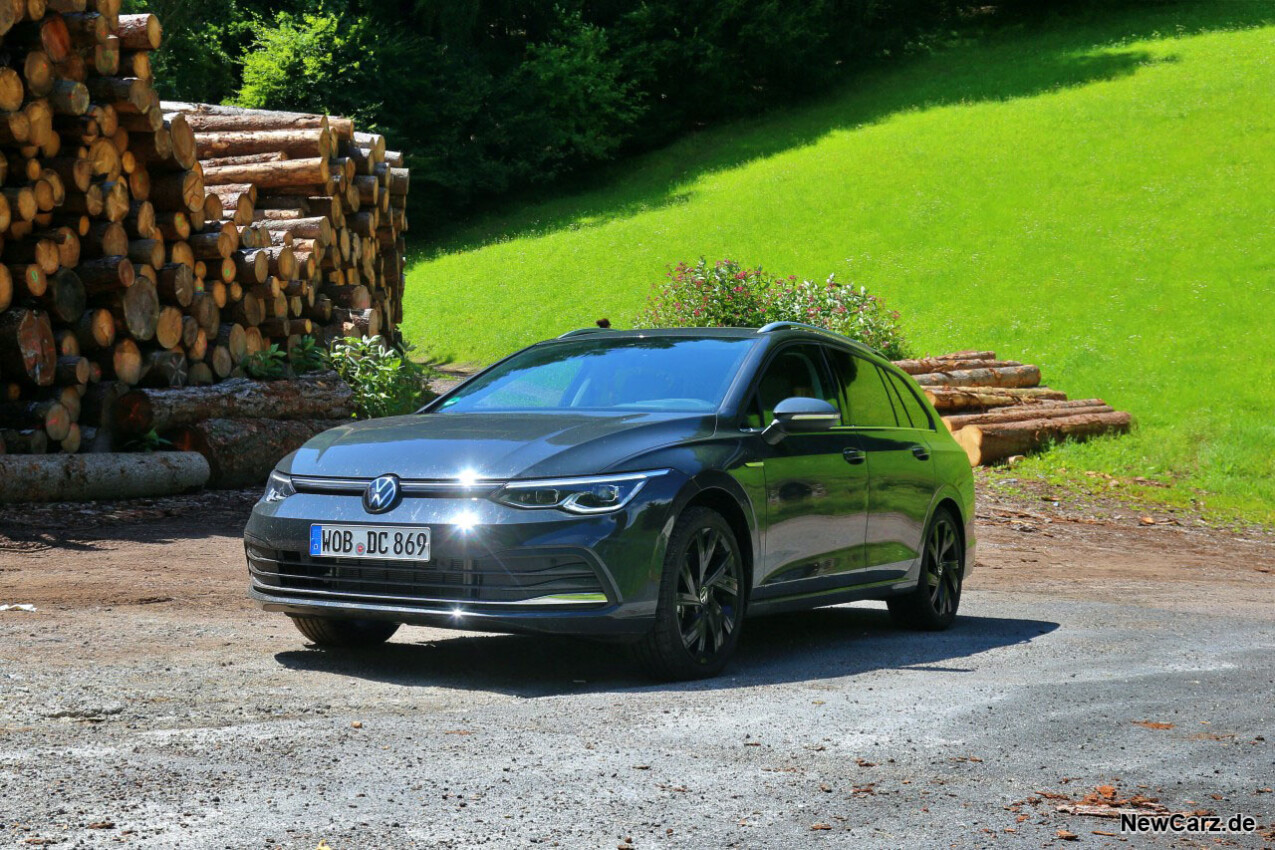 VW Golf Variant TDI schräg vorne links