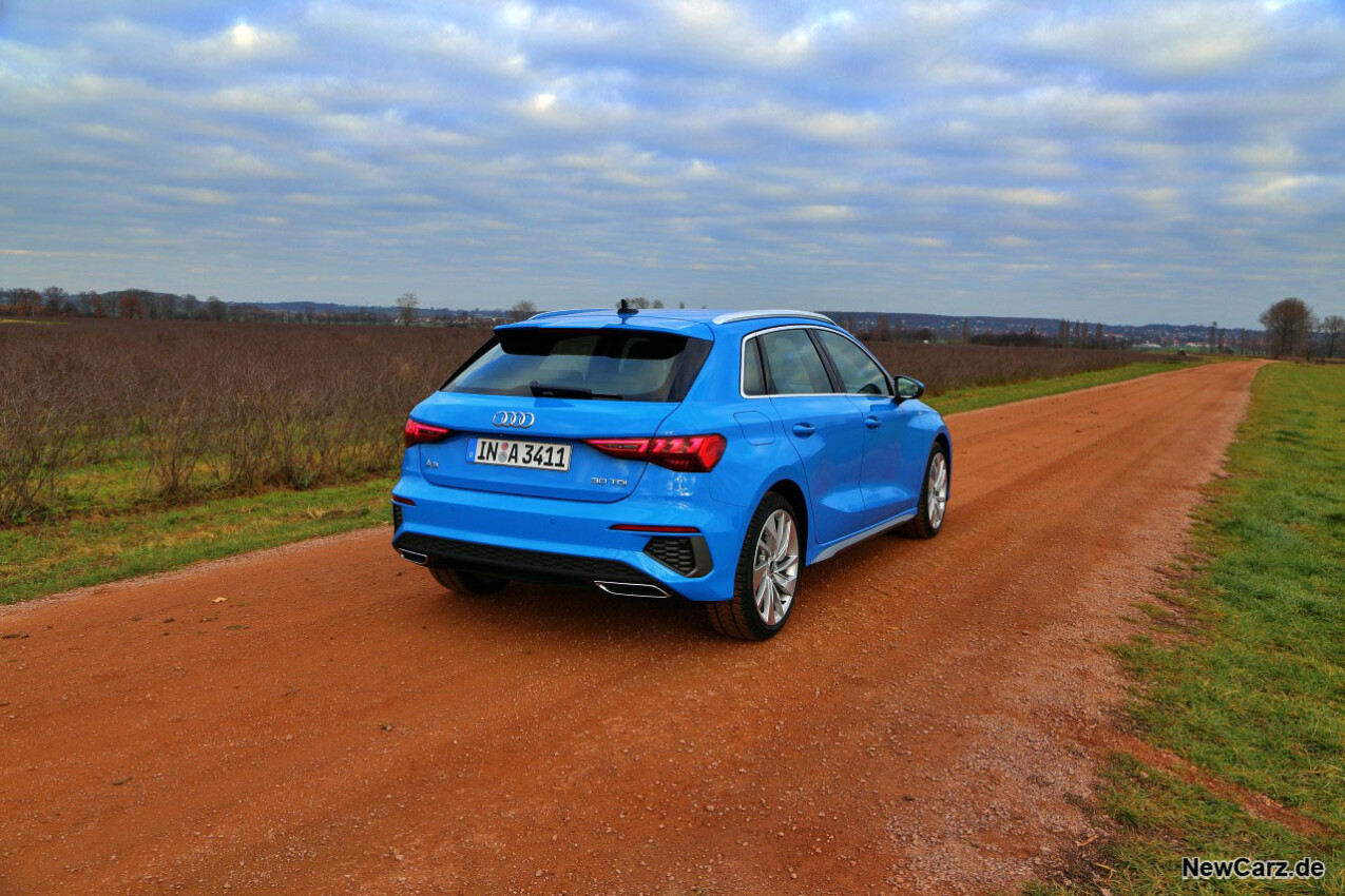 Audi A3 Sportback 30 TDI schräg hinten rechts