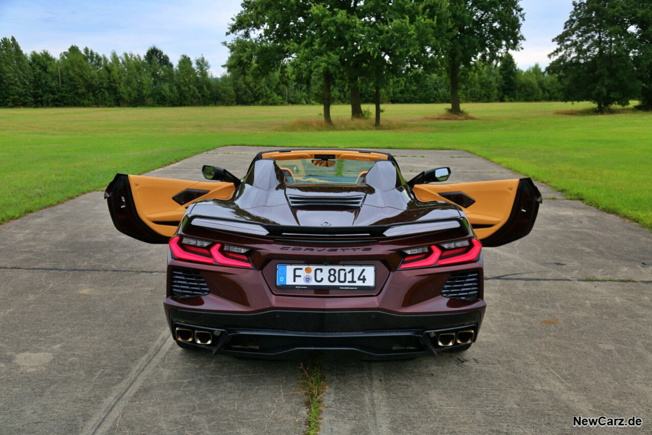 Corvette C8 Stingray Cabriolet offene Türen hinten