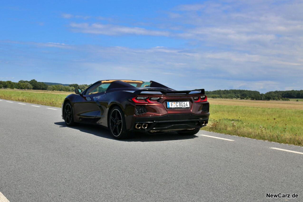 Corvette C8 Stingray Cabriolet schräg hinten links