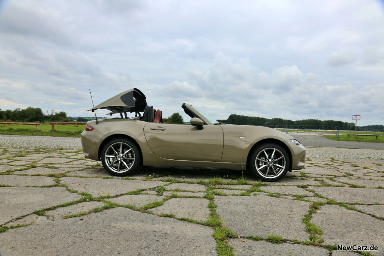 Mazda MX-5 RF öffnend