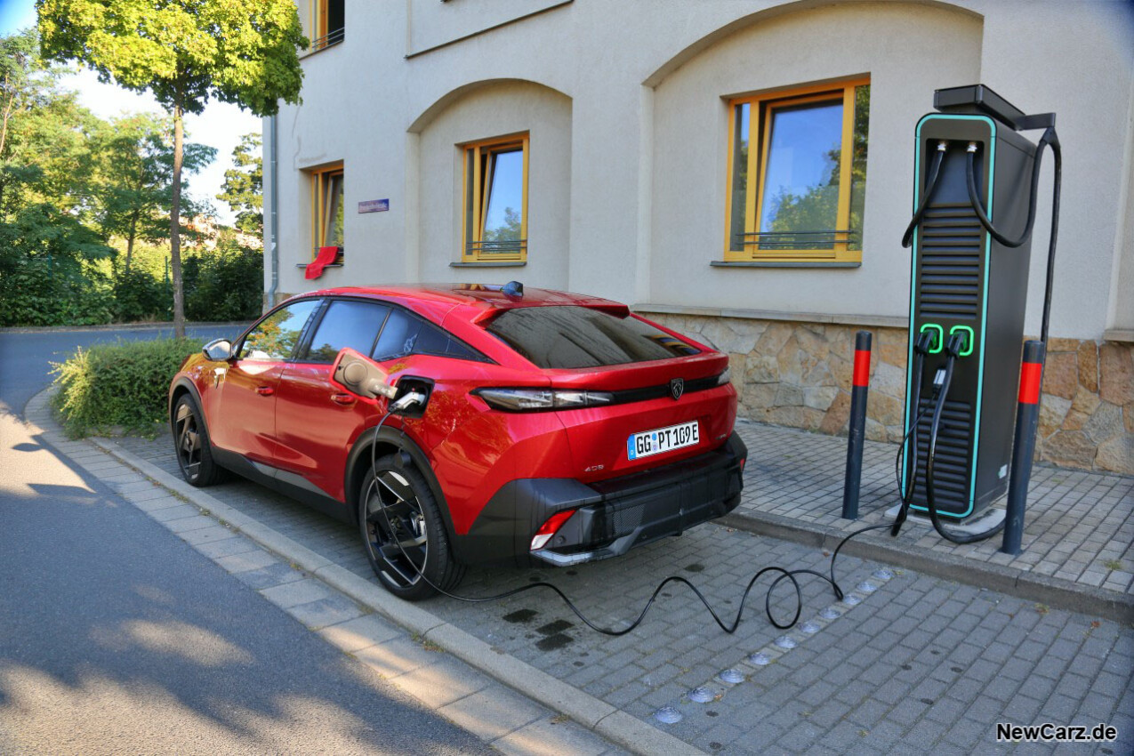 Peugeot 408 Aufladen