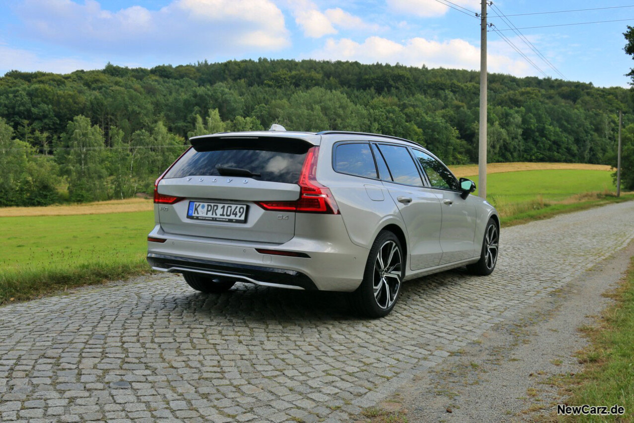 Volvo V60 B4 schräg hinten rechte Seite