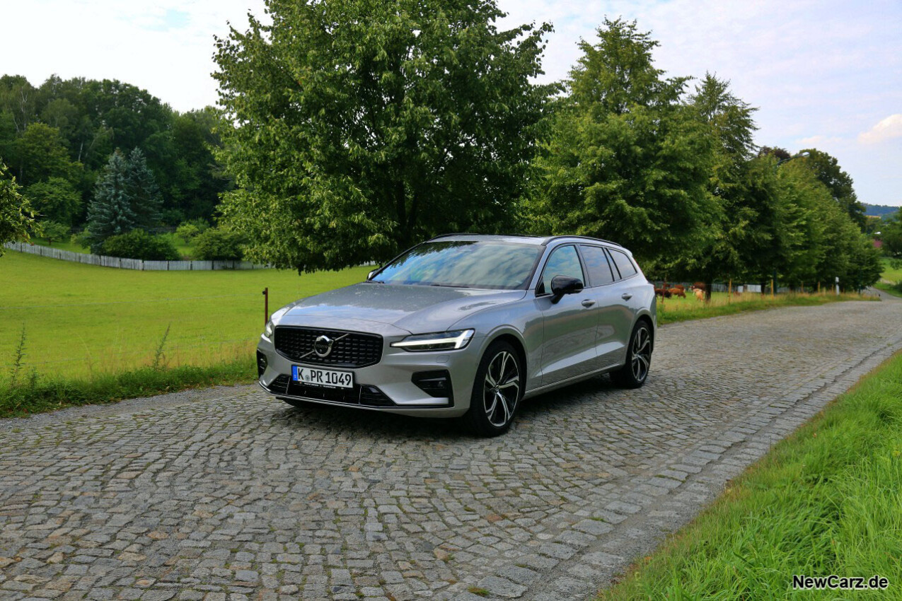 Volvo V60 B4 schräg vorne links