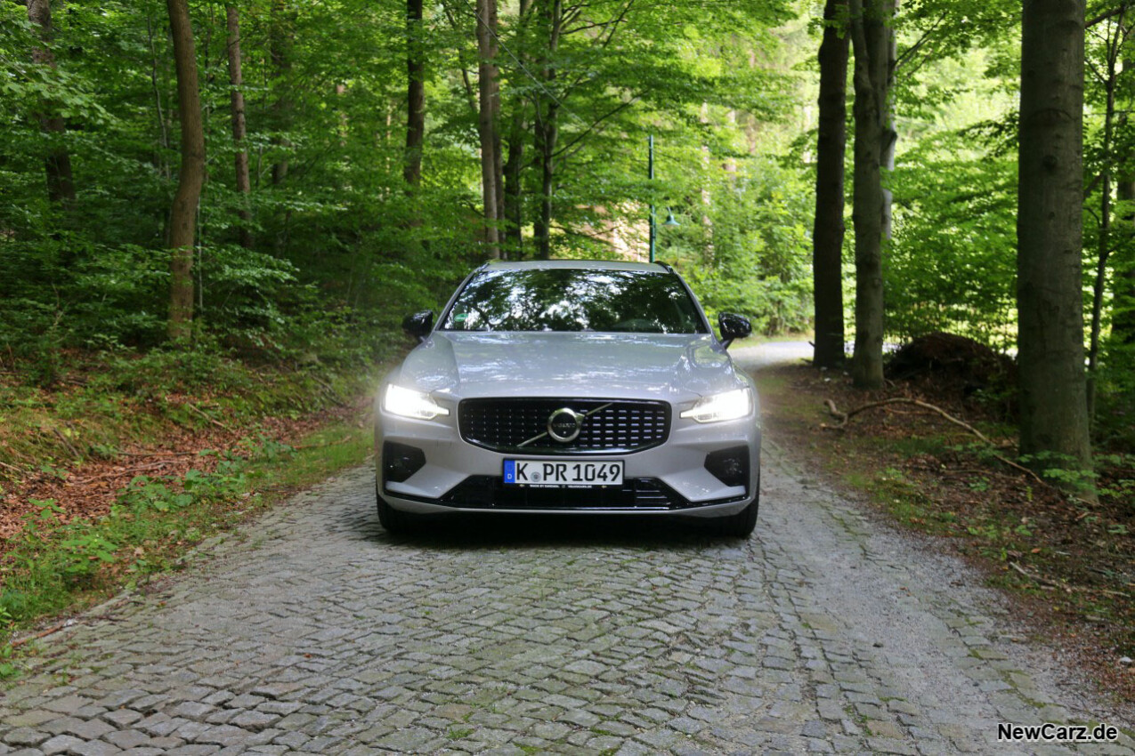 Volvo V60 B4 mit Licht