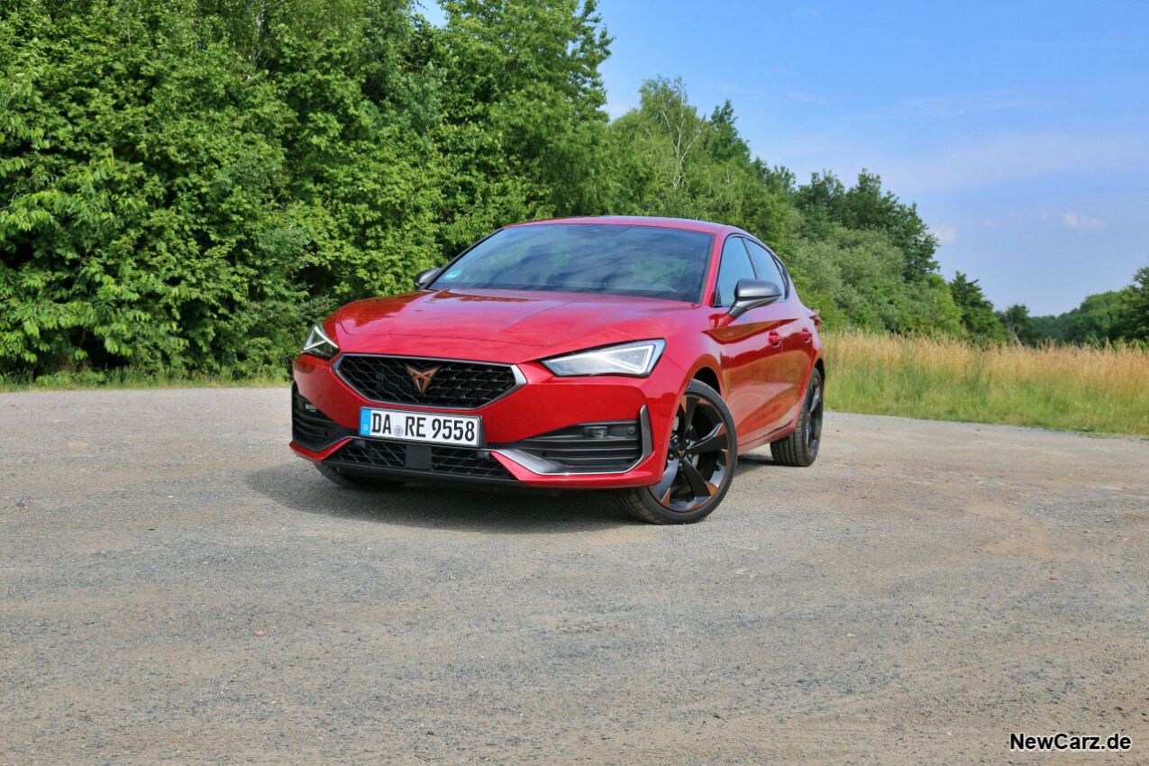 Cupra Leon 1.5 eTSI schräg vorne links