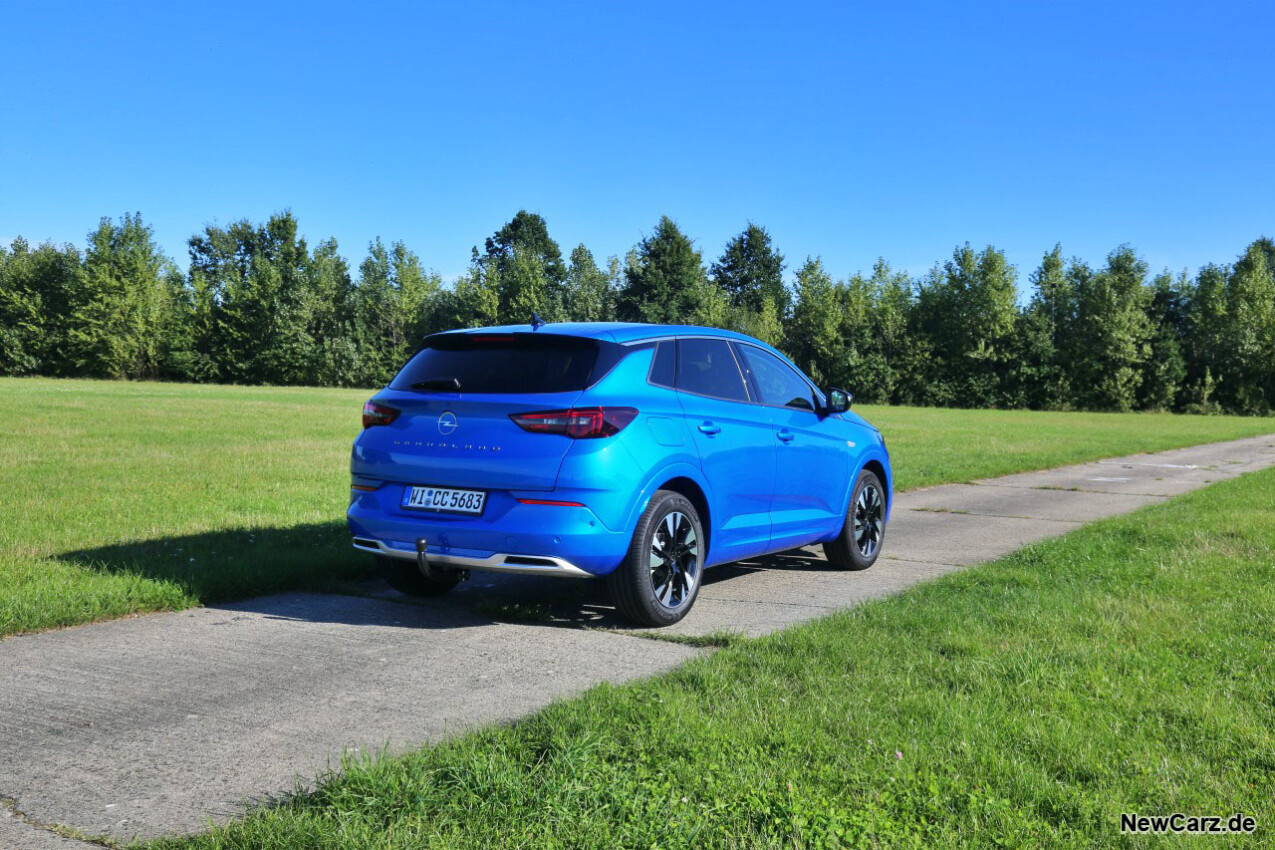 Opel Grandland Diesel schräg hinten rechts