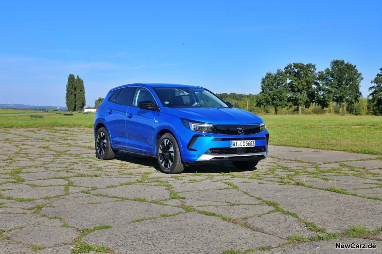 Opel Grandland Diesel schräg vorne rechts