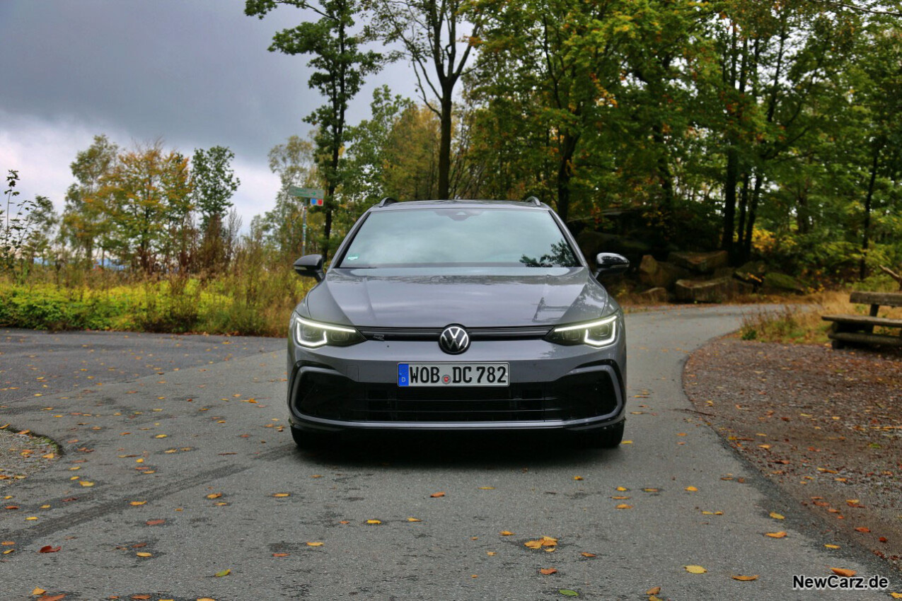 VW Golf Variant eTSI vorne