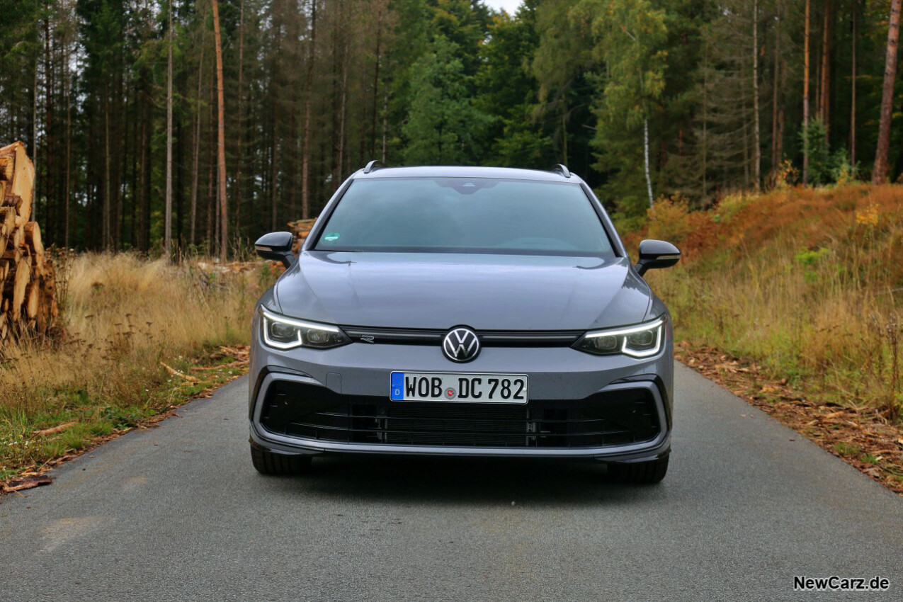 VW Golf Variant eTSI Front