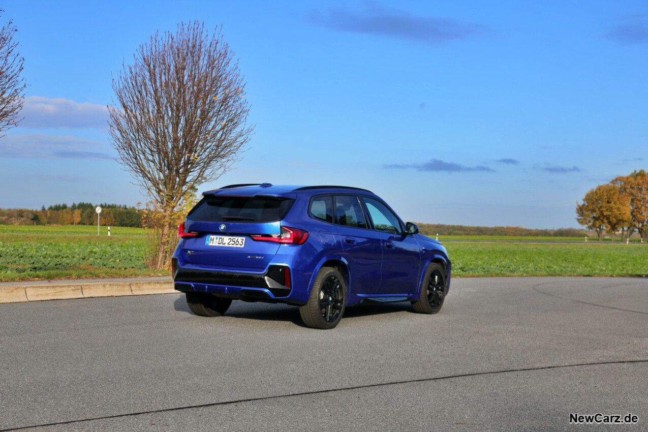 BMW X1 xDrive23d schräg hinten rechts