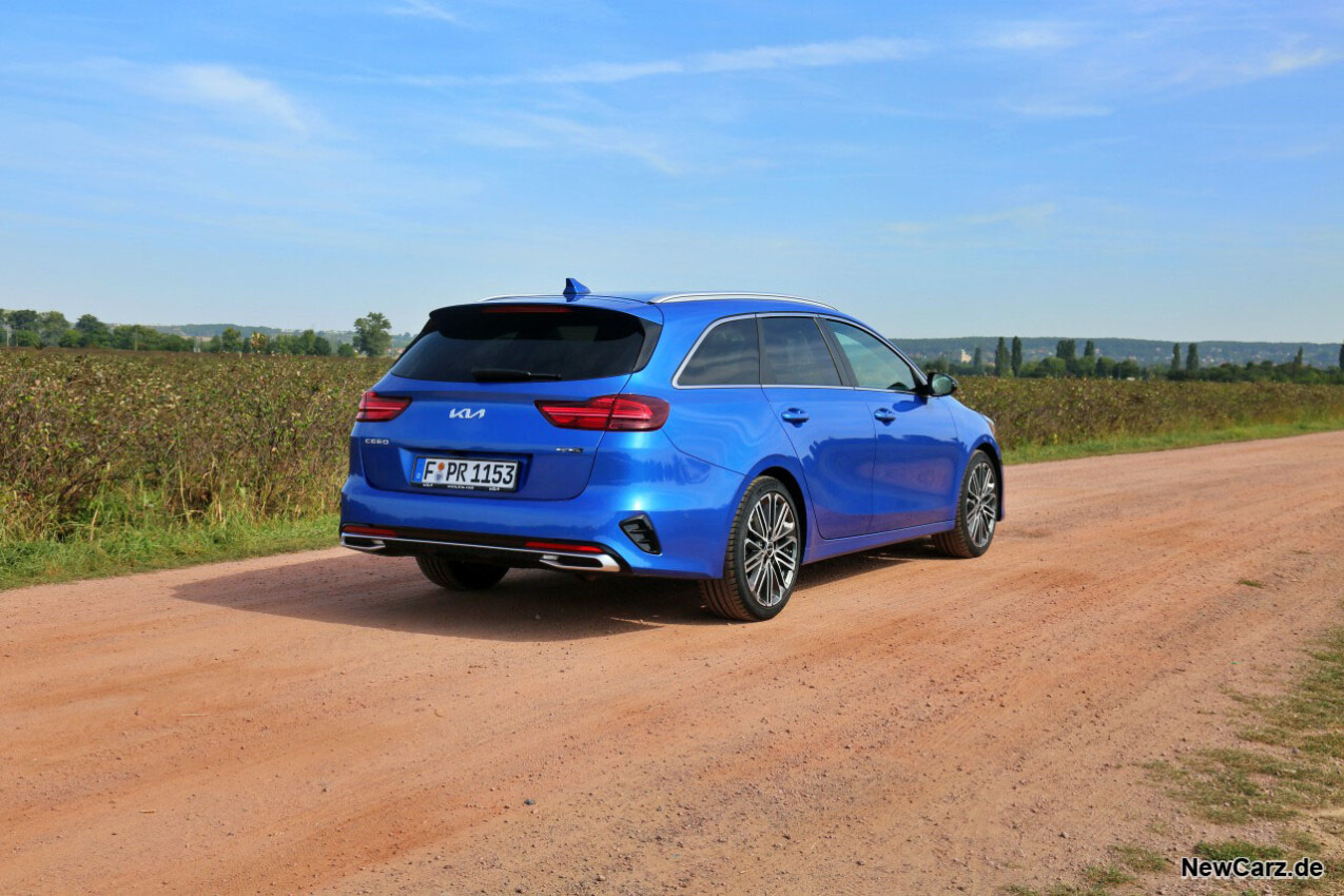 Kia Ceed Sportswagon 1.5 T-GDI schräg hinten rechts